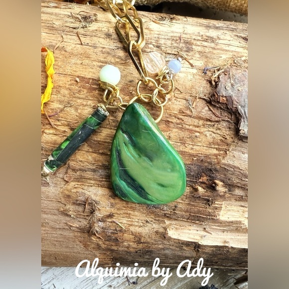 Green shell and Gold Pendant Necklace cats eye and angelite - Picture 1 of 3